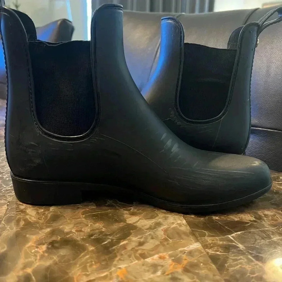 Cropped rain boots size 7 - Picture 2 of 5
